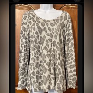 Chicos lightweight sweater Size Chicos Two